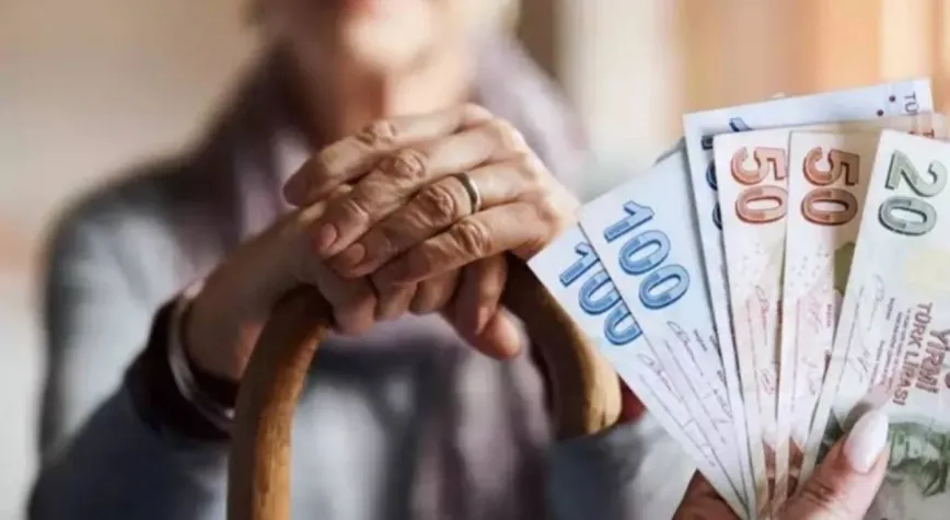 Emeklilerin beklediği tarih netleşti! Paralar hesaplara yatıyor…