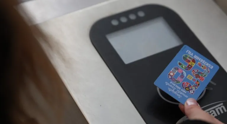 Eskişehirliler Hazır Mı? 20 Yıl Sonra Gelen Büyük Değişim: 2026 Temalı Eskartlar Tanıtıldı!