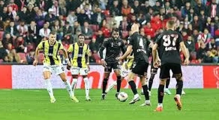 Fark açılıyor... Fenerbahçe'nin fikstürü belli oldu! İşte kalan maçlar...