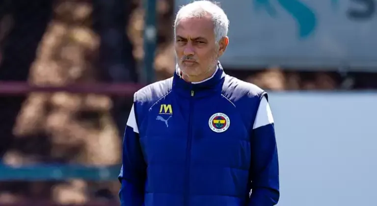 Fenerbahçe'de beklenmedik gelişme! Mourinho bir türlü karar veremedi
