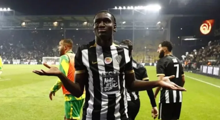 Fenerbahçe'den 19 yaşındaki forvet için dudak uçuklatan teklif