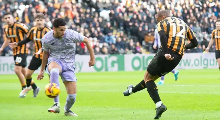 Fenerbahçe'nin eski futbolcusu, Hull City'ye can verdi!