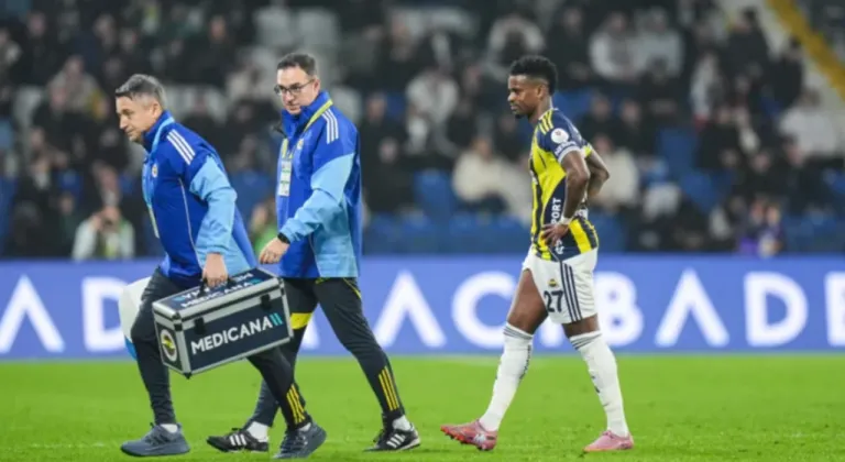 Fenerbahçe'nin yıldızının eşi hastaneye kaldırıldı!