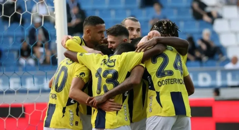 Fenerbahçeli futbolcu 3 sevgilisi ve 4 çocuğu ile aynı evde yaşıyor