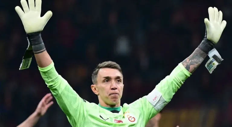 Fernando Muslera yeni takımını açıkladı