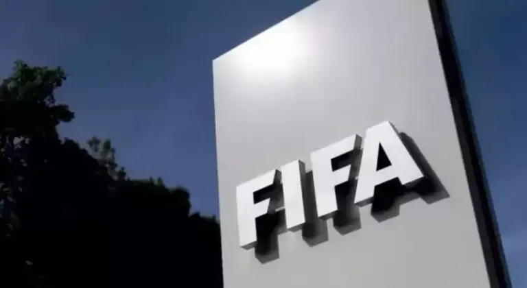 FIFA'dan Türk kulübüne 3 dönem transfer yasağı!