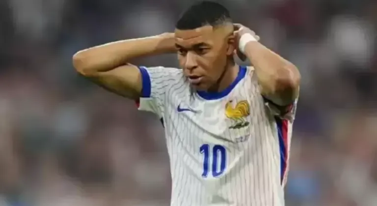 Fransa'da Kylian Mbappe şoku! Kamptan ayrıldı