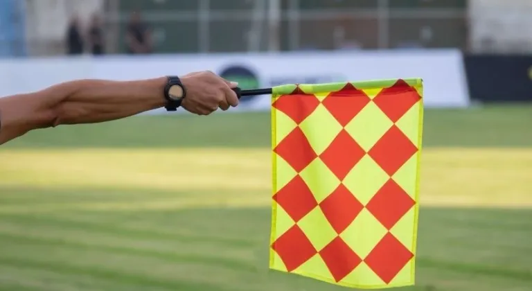 Futbolda ofsayt nedir? Ofsayt nasıl anlatılır?