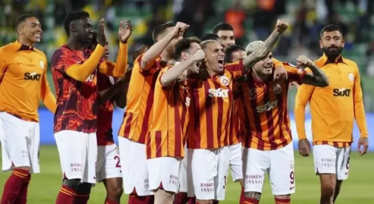 Galatasaray, Adana'ya gitti: Kadroda sürpriz eksik