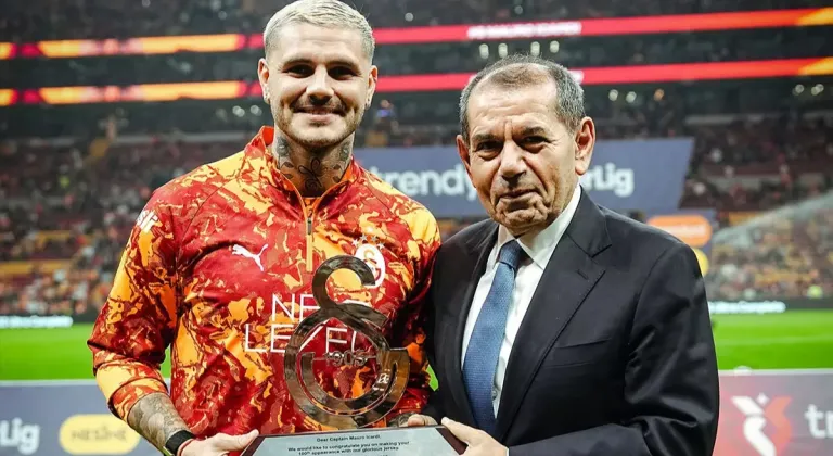 Galatasaray'da 100. maçına çıkan Icardi'ye özel plaket