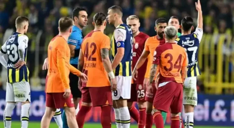 Galatasaray ve Fenerbahçe için kritik hafta: 13 isim kart sınırında!