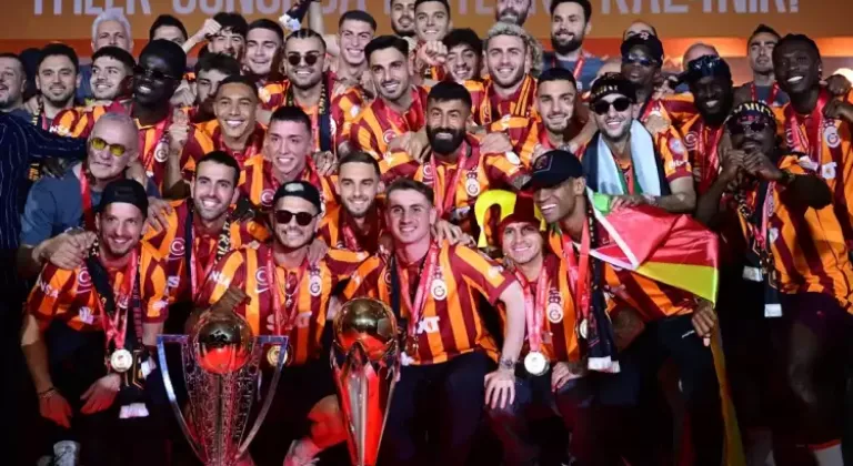 Galatasaray'da ilk ayrılık! Takım arkadaşı sosyal medyadan duyurdu