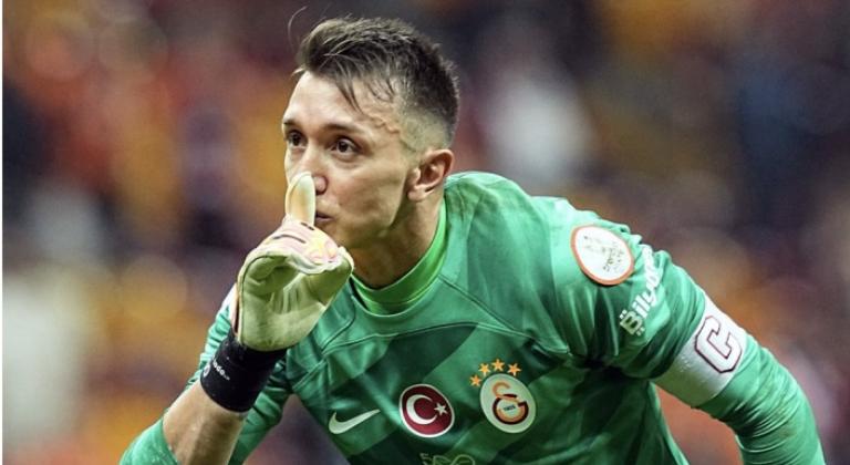 Galatasaray'da Muslera'nın cezası bitiyor!