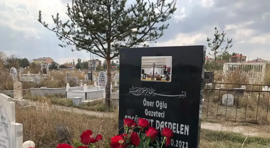 Gazeteci Ercüment Daşdelen kabri başında anıldı