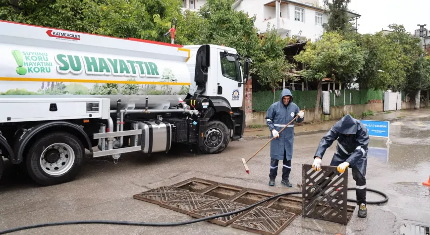 Gebze'de ekiplerden sağanak mesaisi