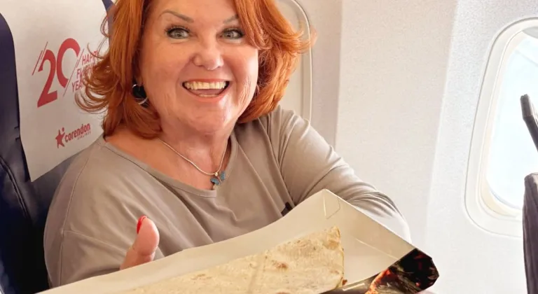 Gökyüzünde Lahmacun Fırtınası: Her 20 Yolcudan Biri Uçakta Bu Lezzeti Arıyor! Corendon ve Mangal Döner İş Birliğiyle Yeni Dönem