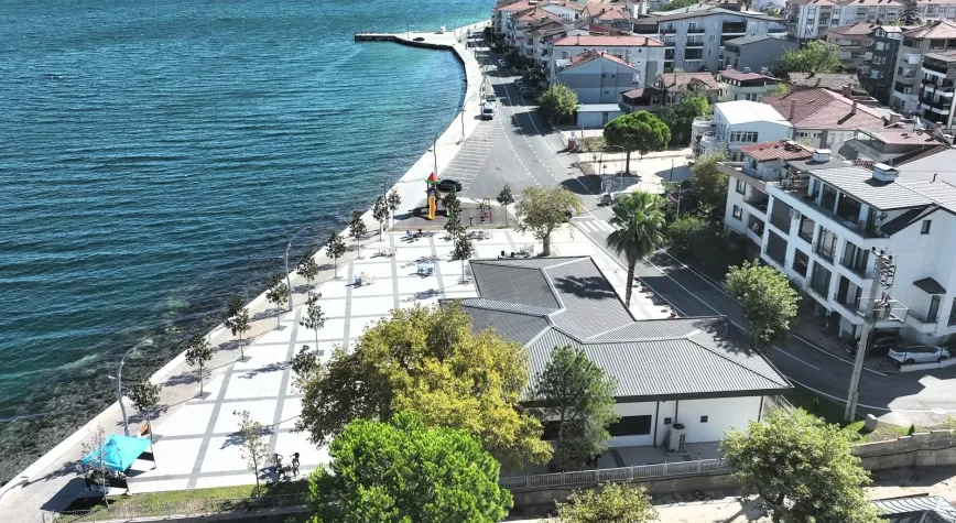 Gölcük Ulaşlı Sahili Yeni Görünümüne Kavuştu