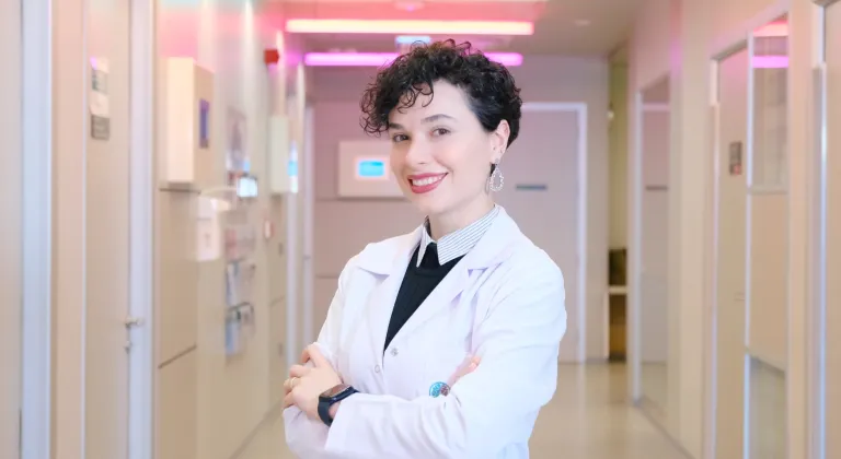 Günleriniz Otomatik Pilotta mı Geçiyor? İşte Kronik Stresin Gizli Yüzü: İşlevsel Donma