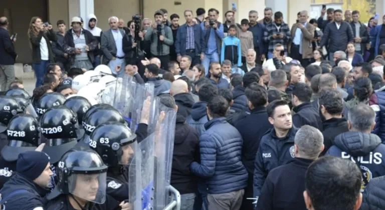 Halfeti Belediyesi önündeki protestolara operasyon