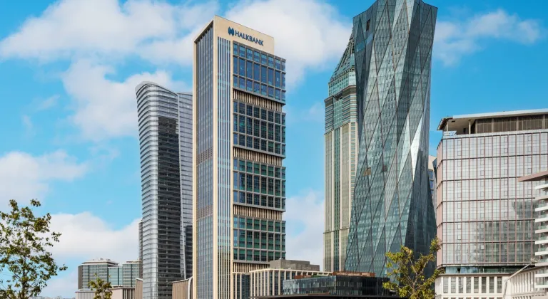 Halkbank 2025 Yılında Rekor Kırdı: Aktif Büyüklüğü 4,3 Trilyon TL'ye Ulaştı!