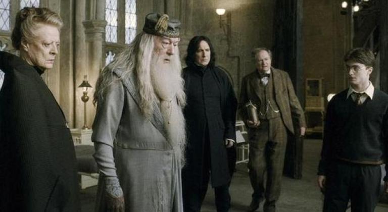 Harry Potter filmlerinde Dumbledore'u canlandıran Michael Gambon hayatını kaybetti