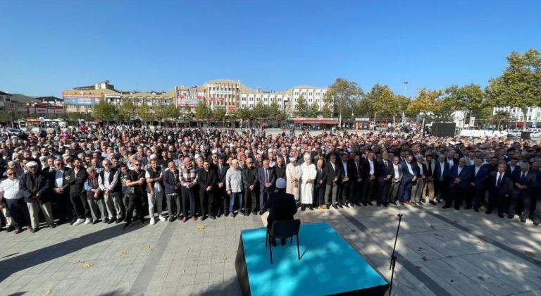 Hayatını kaybeden Filistinliler için gıyabi cenaze namazı kıldılar
