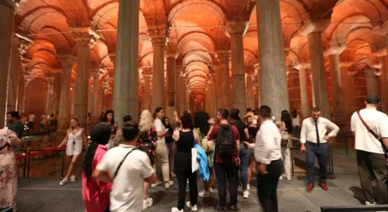 İBB giriş ücretini 1 TL yapmıştı! Yerebatan Sarnıcı'na akın oldu