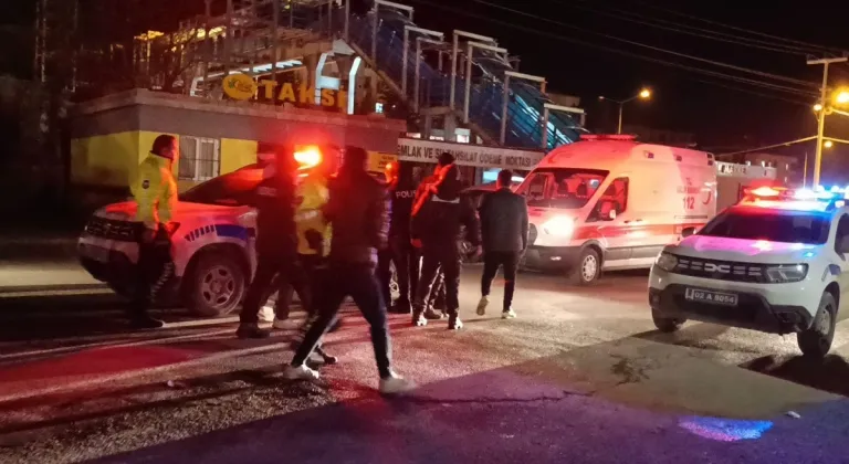 İki grup arasında bıçaklı kavga: 4 yaralı, 10 gözaltı  - Videolu Haber