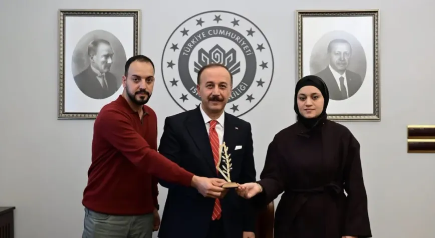 Isparta Valisi Abdullah Erin, Hind Recep’in annesi Wissam Hamada’yı valilikte ağırladı