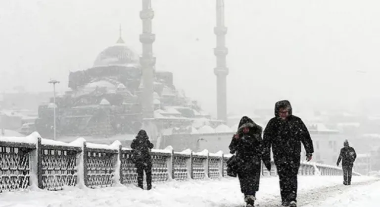 İstanbul'a yağacak kar için tarih verildi: 15 gün boyunca kar yağacak