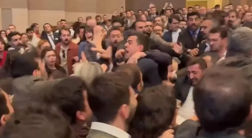 İstanbul Barosu seçiminde yumruklu kavga! Açılan bayrak ve atılan sloganla ortalık karıştı