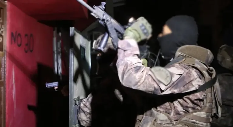 İstanbul'da uyuşturucu baskınında çatışma: Bir polis şehit oldu