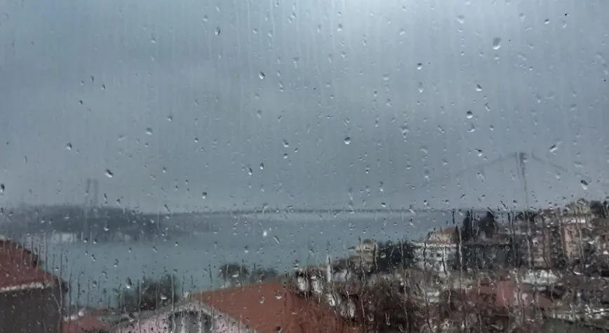 İstanbul için fırtına ve sağanak alarmı! Valilik uyardı
