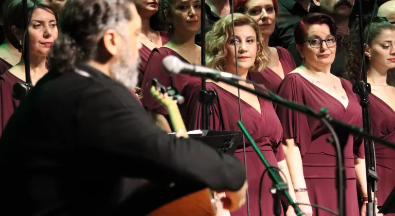 İstanbul Maltepe'de usta yorumcu Ruhi Su unutulmadı