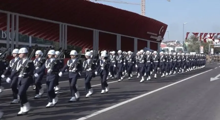 İstanbul'da Cumhuriyet Bayramı tören provası nedeniyle bazı cadde ve yollar trafiğe kapatıldı