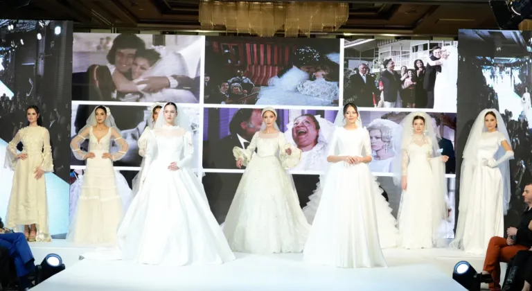 İstanbul'da Gelinlik Şöleni: Yılın En Büyüleyici Moda Defilesiyle Geçmişten Günümüze Zarafet Rüzgarı Esti!