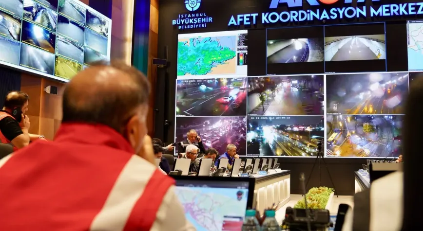 İstanbul’da son yılların en şiddetli yağışlarından biri yaşandı.. Sağanak kabusu: 2 can kaybı