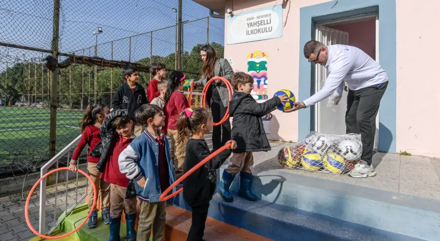 İzmir Büyükşehir'den okullara 37 milyon TL’lik spor malzemesi desteği