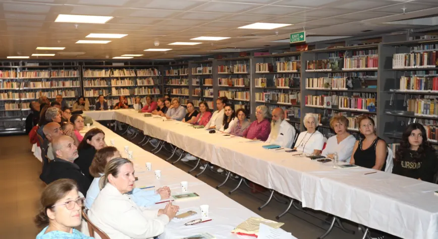 İzmir Efes Selçuk'ta kitap okuma etkinliği