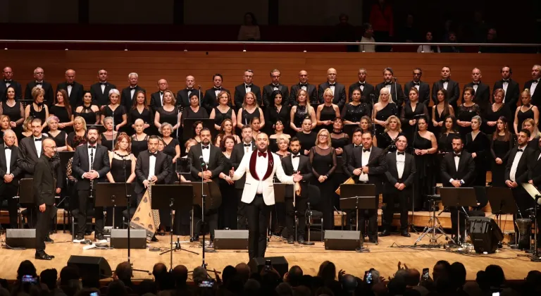 İzmir Korosu ‘Sonbahar Şarkıları’yla yüreklere dokundu
