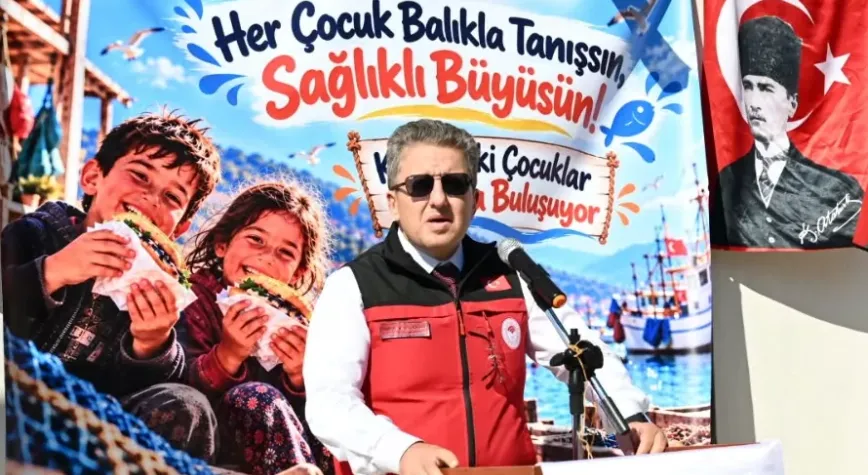 İzmir Menderes'te çocuklar balık ve kitapla buluştu
