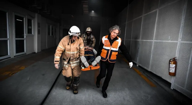 İzmir’de deprem ve yangın tatbikatı gerçekleştirildi 