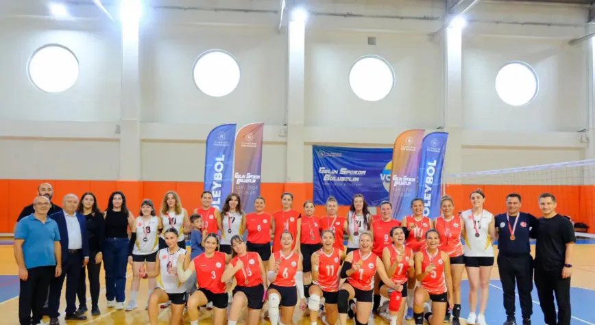 İzmir’de Kadınlar Voleybol Şampiyonu İl Millî Eğitim Müdürlüğü Oldu