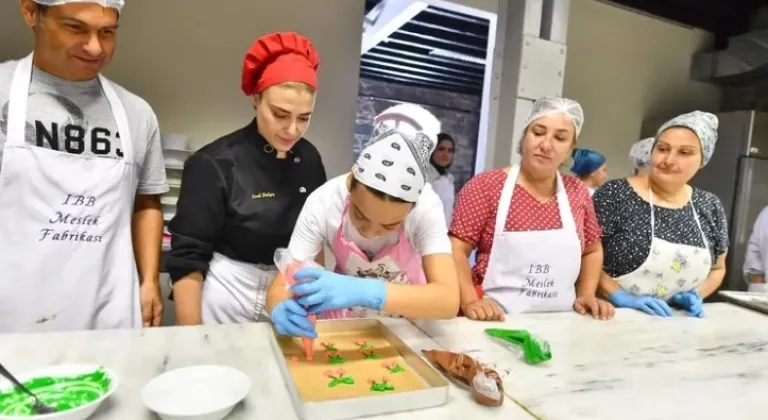 İzmir'de 'Meslek Fabrikası' Binlerce Kişiye Yeni Bir Gelecek Sunuyor