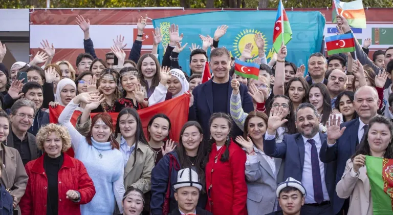 İzmir’de Türk Dili Ailesi Günü coşkusu