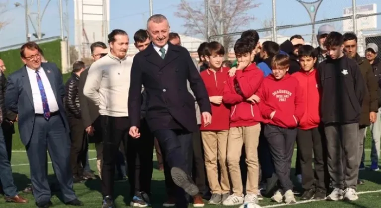 İzmit Ayazma'ya Yeni Sentetik Futbol Sahası Yapıldı






