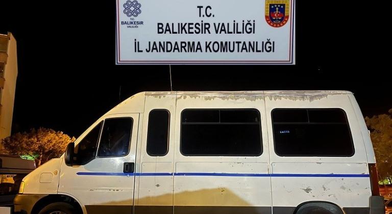 Jandarma operasyonunda 18 düzensiz göçmen ve 1 organizatör yakalandı
