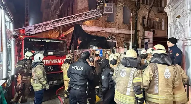 Kadıköy'de tarihi karakolda yangın; 1 ölü