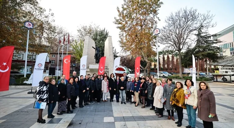 Kadın Meclisi, Atatürk Anıtı’na Çelenk Sunarak Saygı Duruşunda Bulundu