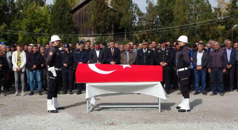 Kalp krizinden hayatını kaybeden polis Uşak’ta toprağa verildi
